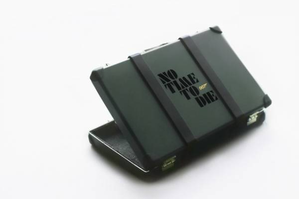 『007』ムビチケ＆グローブ・トロッターケースの限定セットが抽選販売