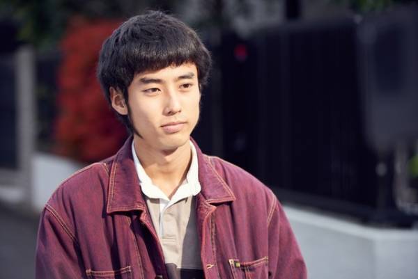 佐藤緋美、亡き恋人のセーラー服を着て哀しみと向き合う役に『ムーンライト・シャドウ』本予告＆ビジュアル