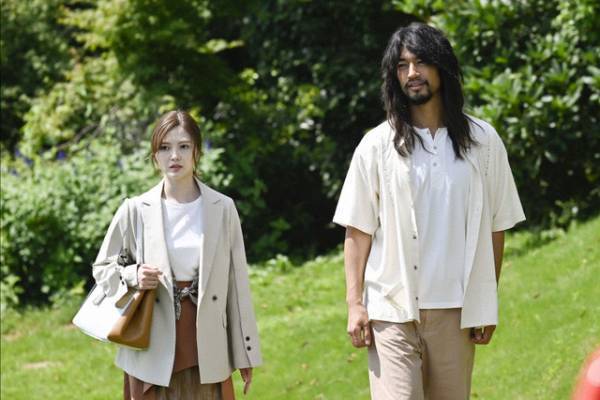 「漂着者」3話　“自称・婚約者”シシド・カフカの和装姿に「素敵」、白石麻衣“詠美”赤字ノートにも恐怖の声