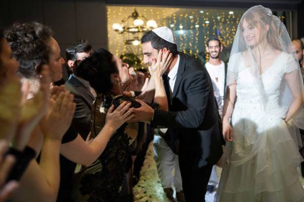 血塗られたウエディングケーキが…海外ドラマ「ポゼッションズ」予告初解禁！9月6日より配信