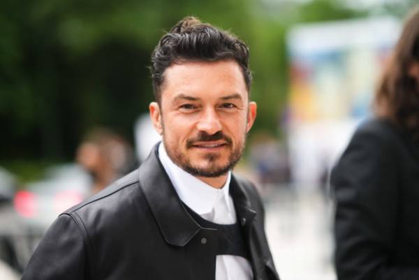 2016年に全裸写真流出のオーランド・ブルームが今度は自ら公開、お尻にケイティ・ペリーをタグ付け