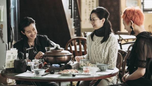 お互いの存在を知らなかった三姉妹の打ち解けた姿も『花椒の味』予告編