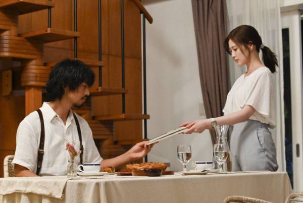 「漂着者」4話、斎藤工“ヘミングウェイ”と白石麻衣“詠美”の長電話に「恋人同士」「相思相愛」の声続々