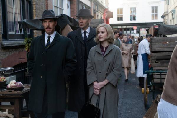 カンバーバッチ主演『クーリエ』“冷戦”下のリアリティ再現する“色味”に注目