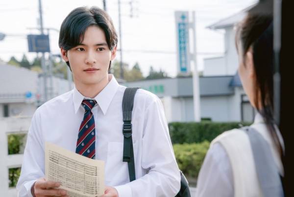 永野芽郁＆岡田健史の初々しい姿捉えた『そして、バトンは渡された』新場面写真