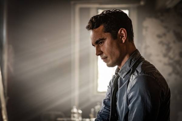 クリス・ロックの“相棒”は人気海ドラで注目の俳優マックス・ミンゲラ『スパイラル：ソウ オールリセット』