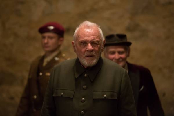 アンソニー・ホプキンス×フローレンス・ピュー『リア王』デジタル配信開始