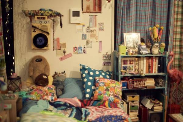 小松菜奈“さつき”のお部屋公開！『ムーンライト・シャドウ』ポップなインテリアにも注目