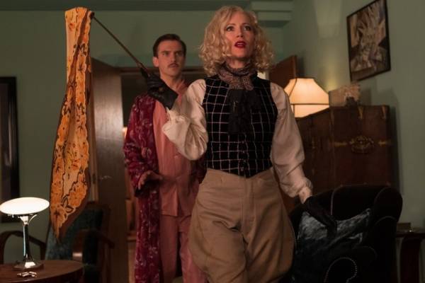 ダン・スティーヴンスあ然…“最初の妻”があの世から蘇る!?『ブライズ・スピリット』本編映像