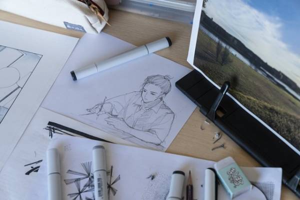 柄本佑“売れっ子漫画家”時代のちょんまげ姿解禁『先生、私の隣に座っていただけませんか？』