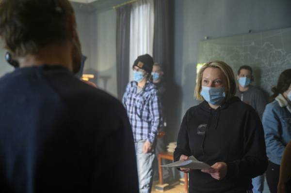 「ハンドメイズ・テイル」エリザベス・モス、監督に初挑戦「素晴らしいキャストがいて、ラッキーでした」