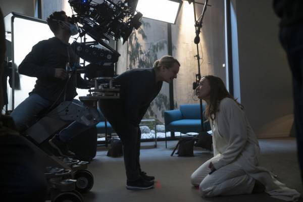 「ハンドメイズ・テイル」エリザベス・モス、監督に初挑戦「素晴らしいキャストがいて、ラッキーでした」