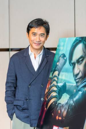 『シャン・チー』トニー・レオンに「好きなヴィラン1位更新」の声！日本へのメッセージ到着