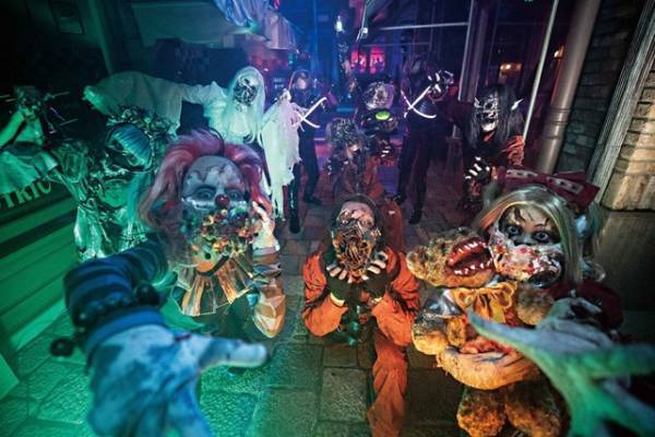 【USJ】20周年のハロウィンが開幕！新コスチュームのミニオンたちやセサミストリートの仲間が秋を盛り上げる