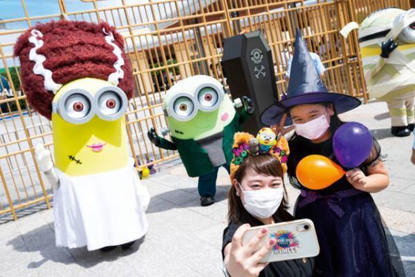 【USJ】20周年のハロウィンが開幕！新コスチュームのミニオンたちやセサミストリートの仲間が秋を盛り上げる