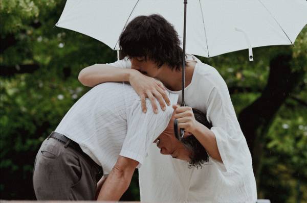 「漂着者」7話、斎藤工“ヘミングウェイ”を撮影してきた高校生3人組に「JKじゃなかった」「JKが犯人かな」など様々な考察巻き起こる