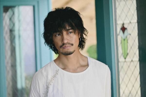 「漂着者」7話、斎藤工“ヘミングウェイ”を撮影してきた高校生3人組に「JKじゃなかった」「JKが犯人かな」など様々な考察巻き起こる