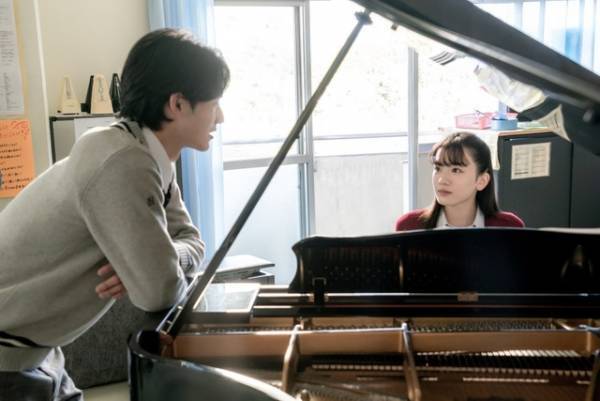 永野芽郁＆岡田健史、ゼロからの挑戦！『そして、バトンは渡された』ピアノメイキング映像
