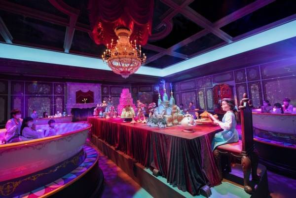 【ディズニー】TDL大規模開発エリアがオープン1周年！キャストたちが感謝を込めて笑顔でゲストをお出迎え