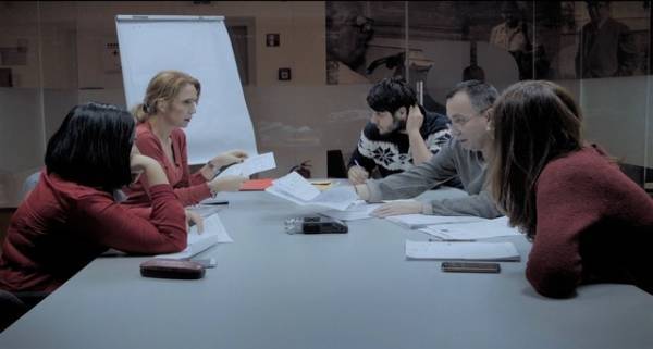 薄められた消毒液…取材で突き止めた驚愕の真実『コレクティブ　国家の嘘』本編映像解禁