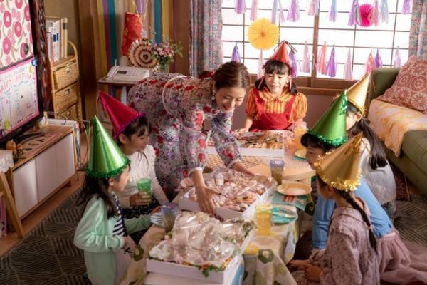 『そして、バトンは渡された』石原さとみ＆稲垣来泉＆大森南朋の“親子”ショット公開