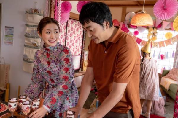 『そして、バトンは渡された』石原さとみ＆稲垣来泉＆大森南朋の“親子”ショット公開