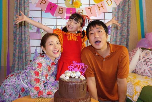 『そして、バトンは渡された』石原さとみ＆稲垣来泉＆大森南朋の“親子”ショット公開