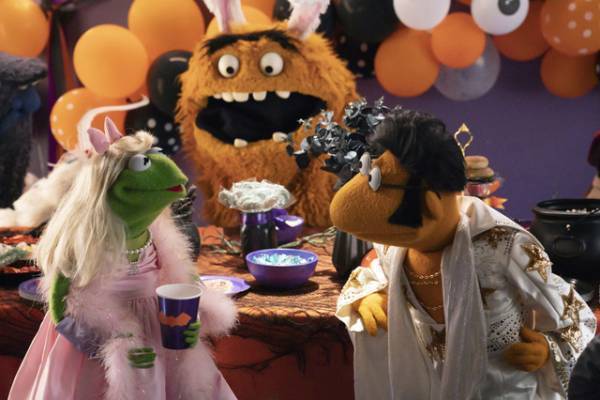 ハロウィーンの夜に珍騒動？「マペット」最新作配信「Muppets Haunted Mansion」