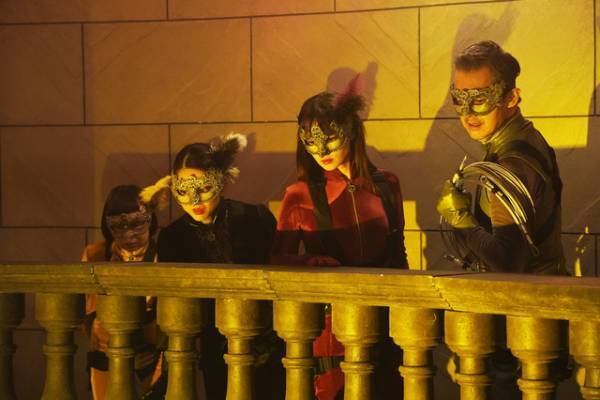 Lの一族に不穏な雰囲気漂う？『劇場版 ルパンの娘』最後の仕事現場写真入手