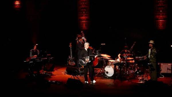 細野晴臣が軽やかにギターを奏で歌う『SAYONARA AMERICA』予告編