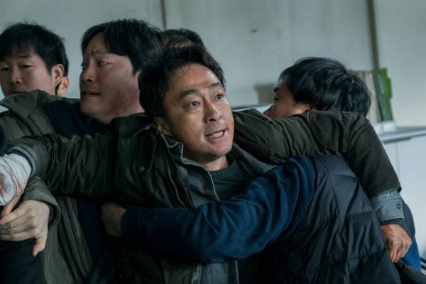 ユ・ジェミョンが“命令無視”の単独行動！『ビースト』本編映像