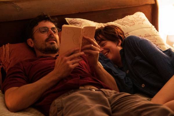 ダコタ＆ケイシー＆ジェイソンの親密さが伝わる『Our Friend／アワー・フレンド』本編映像