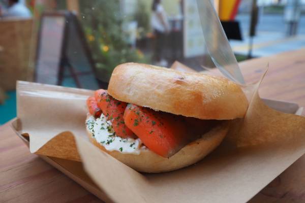 目も心も満たされる“おいしい料理”が登場！再現メニューが味わえるキッチンカーも「Beeat!!八重洲 meets CINMEA」