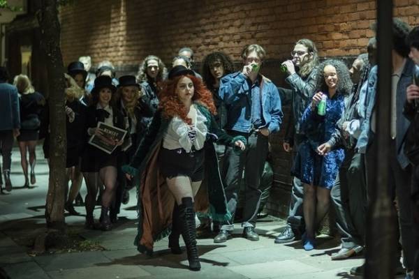 ビーニー・フェルドスタイン“ジョアンナ”の自分作りは失敗だらけ!?『ビルド・ア・ガール』キャラ映像