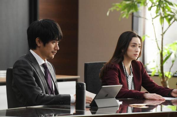 「日本沈没ー希望のひとー」2話、比嘉愛未“香織”の言葉に「辛っら」「ホラーかよ」の声、國村隼“世良”のメガネに驚く視聴者続出