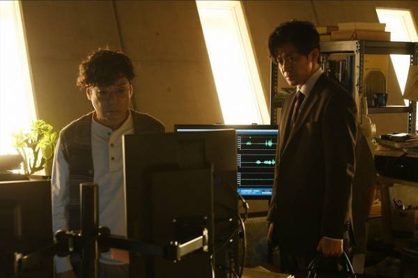 「日本沈没ー希望のひとー」2話、比嘉愛未“香織”の言葉に「辛っら」「ホラーかよ」の声、國村隼“世良”のメガネに驚く視聴者続出