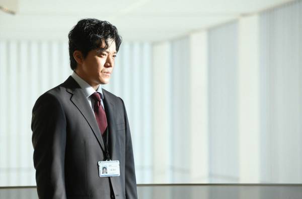 「日本沈没ー希望のひとー」2話、比嘉愛未“香織”の言葉に「辛っら」「ホラーかよ」の声、國村隼“世良”のメガネに驚く視聴者続出