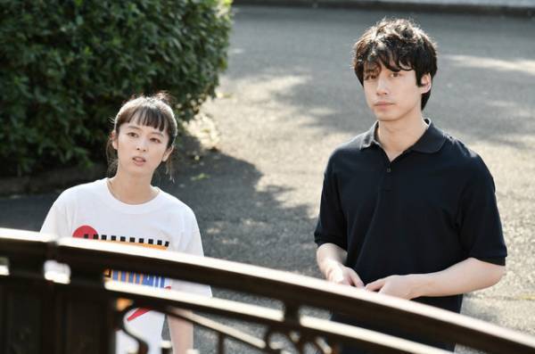 「婚姻届に判を捺しただけですが」第1話、坂口健太郎“百瀬”の寝起き姿に「想像の斜め上」「最高すぎて頭抱えた」などの声集まる