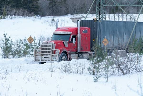 極限の救出ミッションへ出陣！リーアム・ニーソン主演『アイス・ロード』本編映像