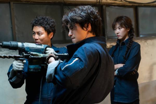 ソ・イングク、命がけの盗油作戦に挑む『パイプライン』迫力の予告編