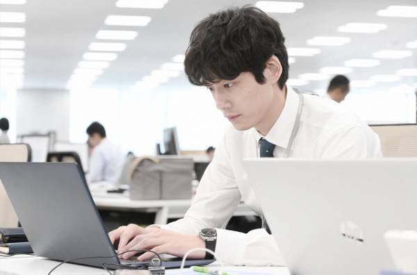 「婚姻届に判を捺しただけですが」2話、高杉真宙演じる動物病院の看護師“牧原”に「キラキラが凄い」と注目集まる