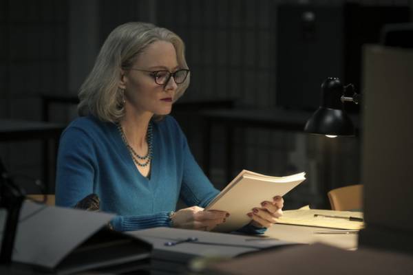 “弁護士”ジョディ・フォスターが面会室で心理戦！『モーリタニアン 黒塗りの記録』本編映像