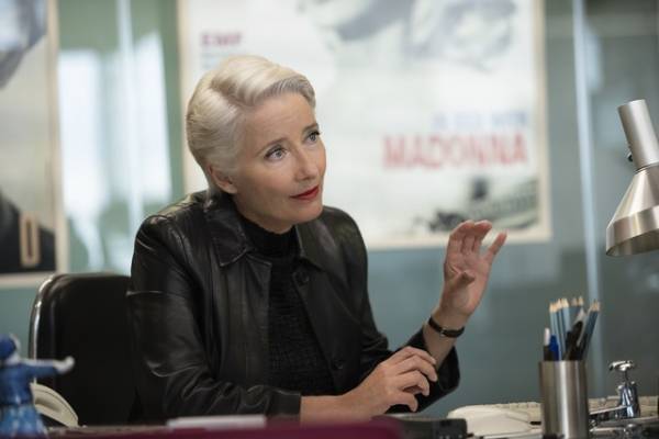 主人公に「あなたは素晴らしい」 エマ・トンプソンが演じる説得力『ビルド・ア・ガール』メイキング映像