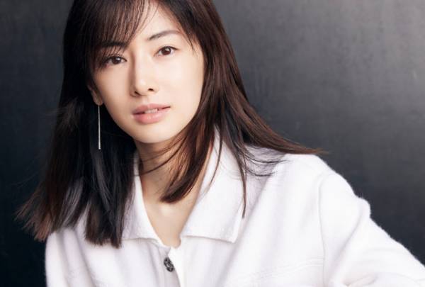 北川景子、2022年カレンダー発売！ 表紙ビジュアル到着