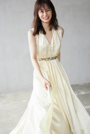 北川景子、2022年カレンダー発売！ 表紙ビジュアル到着