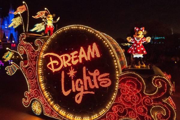 【ディズニー】エレクトリカルパレード再開に先駆けスペシャルムービー公開！子どもたちの表情が印象的な映像に