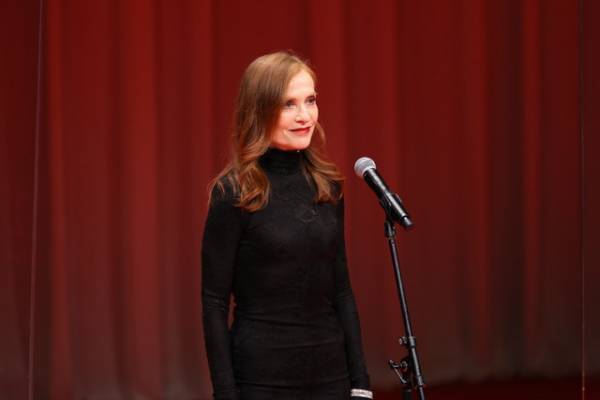 東京国際映画祭、開幕！橋本愛「感性を育むことが映画の持つ大きな役割」