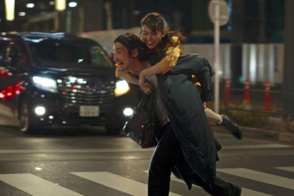 森山未來、大島優子を“おんぶ”する夜のデートのメイキング映像『ボクたちはみんな大人になれなかった』