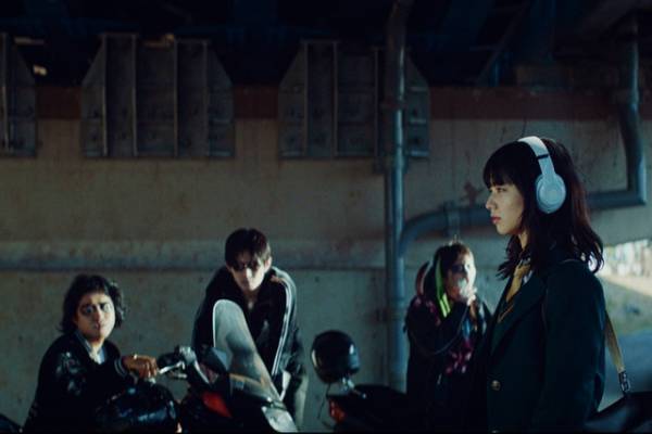 小松菜奈、“視線恐怖症”佐薙の役作り明かす「その場で感じるがまま演じることが多かった」『恋する寄生虫』