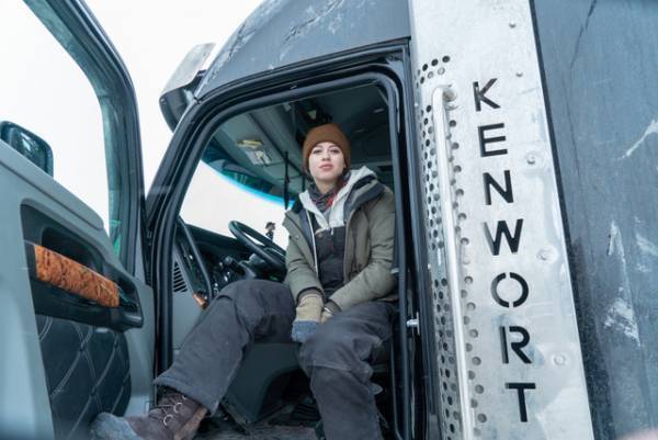 アンバー・ミッドサンダー「これまで誰も見たことがないような光景」『アイス・ロード』インタビュー映像